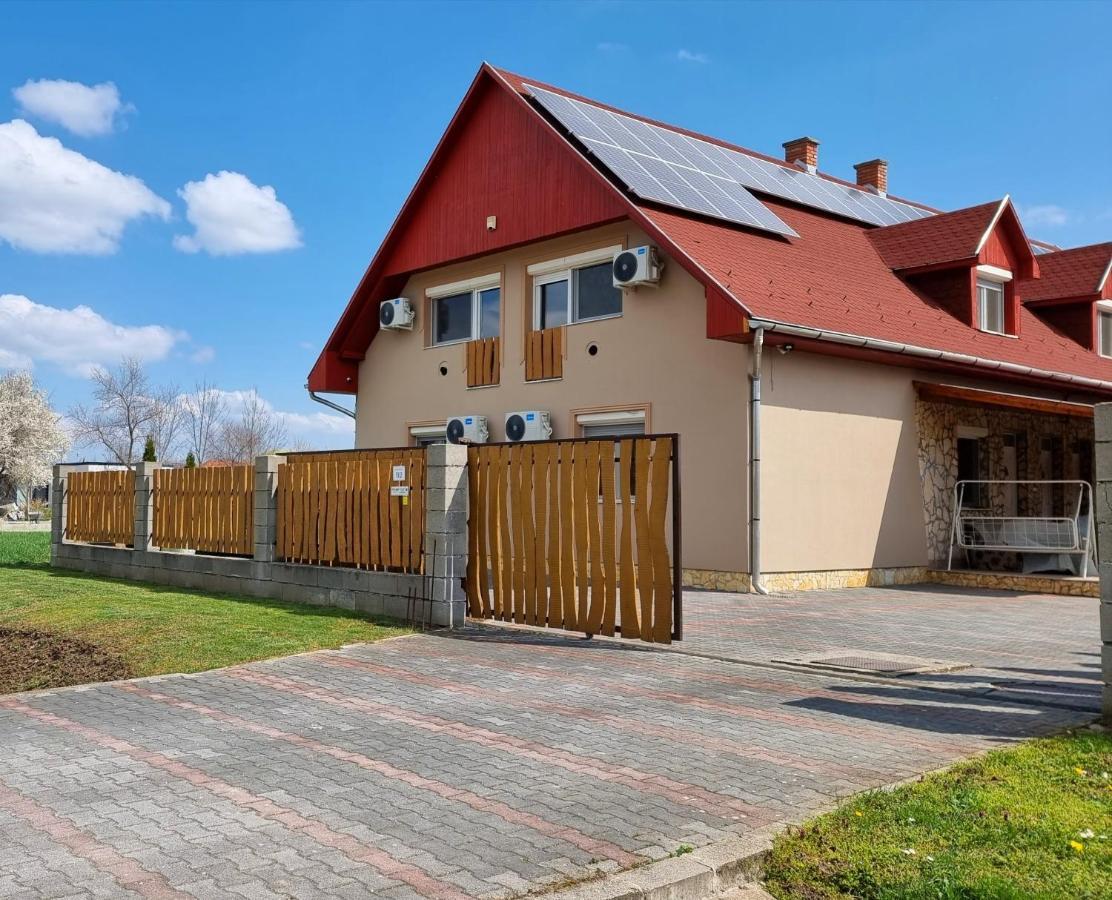 Relax Apartman Siofok-Sosto Zewnętrze zdjęcie
